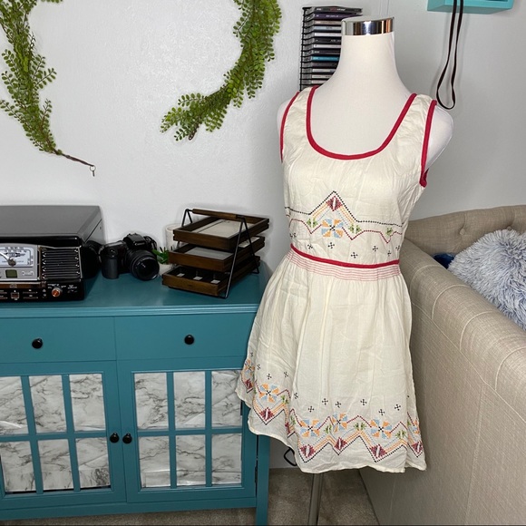 Dolls Point Embroidered Dress AA8 - Picture 2 of 7